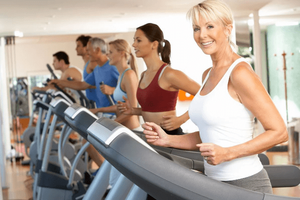 O adestramento de cardio nunha cinta de correr axudarache a perder peso no abdome e nos lados